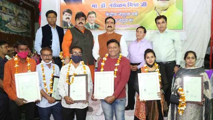 नागरिकता का मिलना गौरव का पल - गृह मंत्री डॉ. मिश्रा